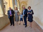 02-07-2022 Bourbon-Parma in Parma, Piacenza Prince Carlos of Bourbon-Parma, Duke of Parma, on 1 and 2 July paid a visit to the ancient duchies of Piacenza and Parma with his wife Princess Annemarie and son and heir Prince Carlos Enrique, Prince of Piacenza and Lodewijk and Mrs. Gualtherie van Weezel.
Part of the program to introduce the young prince to the duchies was a visit to the village of Grazzano Visconti. 
The family attended church services in Piacenza and Parma and meetings of the ancient noble orders of the duchies. 

© PPE/RoyalblogNL