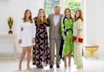 24-06-2022 The Hague Queen Maxima and King Willem-Alexander with Princess Amalia and Princess Alexia and Princess Ariane pose for the media during the annual photo session at the vestibule at palace Noordeinde in The Hague. 

© PPE/Nieboer  